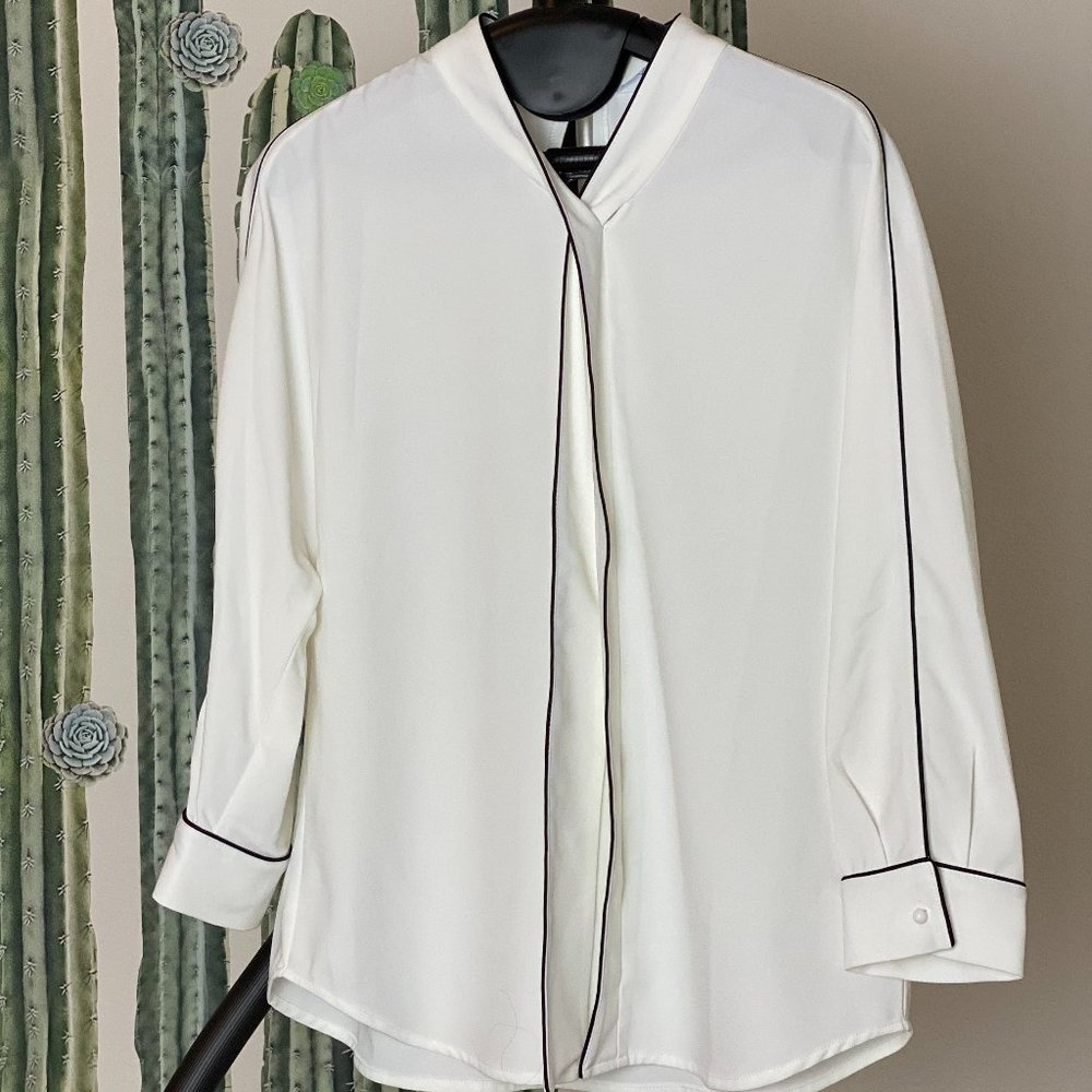 J.ing Bolt White Contrast Top